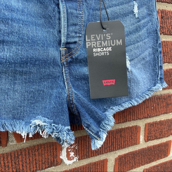 🆕 Levi’s Ribcage High Rise Distressed Denim Short - Picture 3 of 15